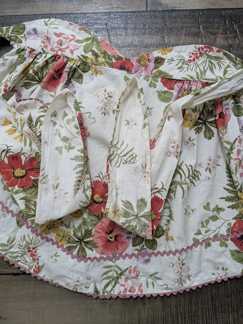 Vintage Floral Heart Pocket Half Apron Rick Rack Trim